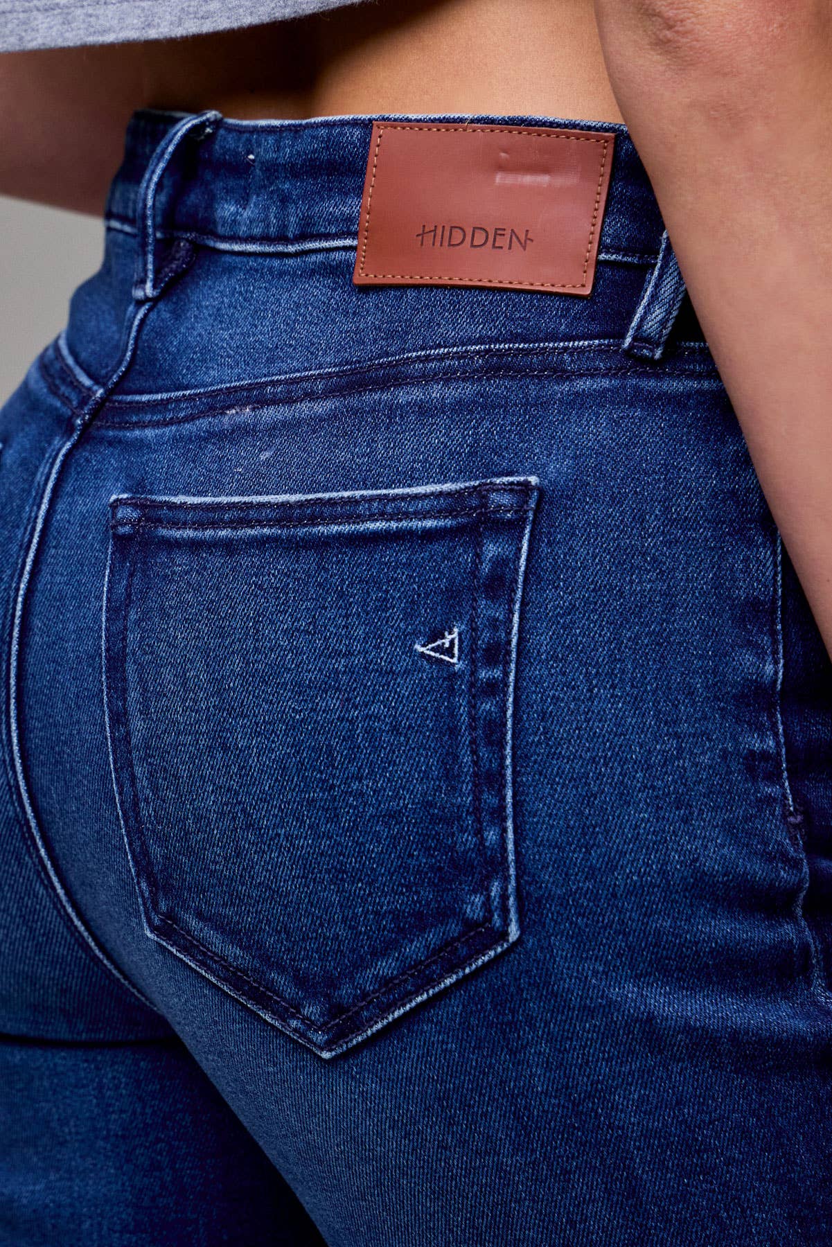 Tracey Cropped Straight Stretch Jean