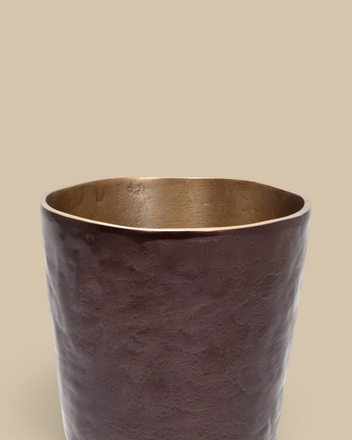 Homestyle Collective Verlix short urn in bronze aluminum with a textured surface and smooth metallic interior rim