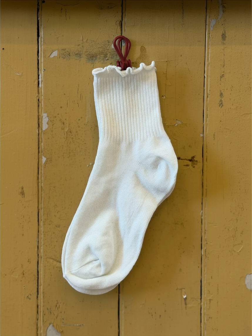 Flounce Simple Socks