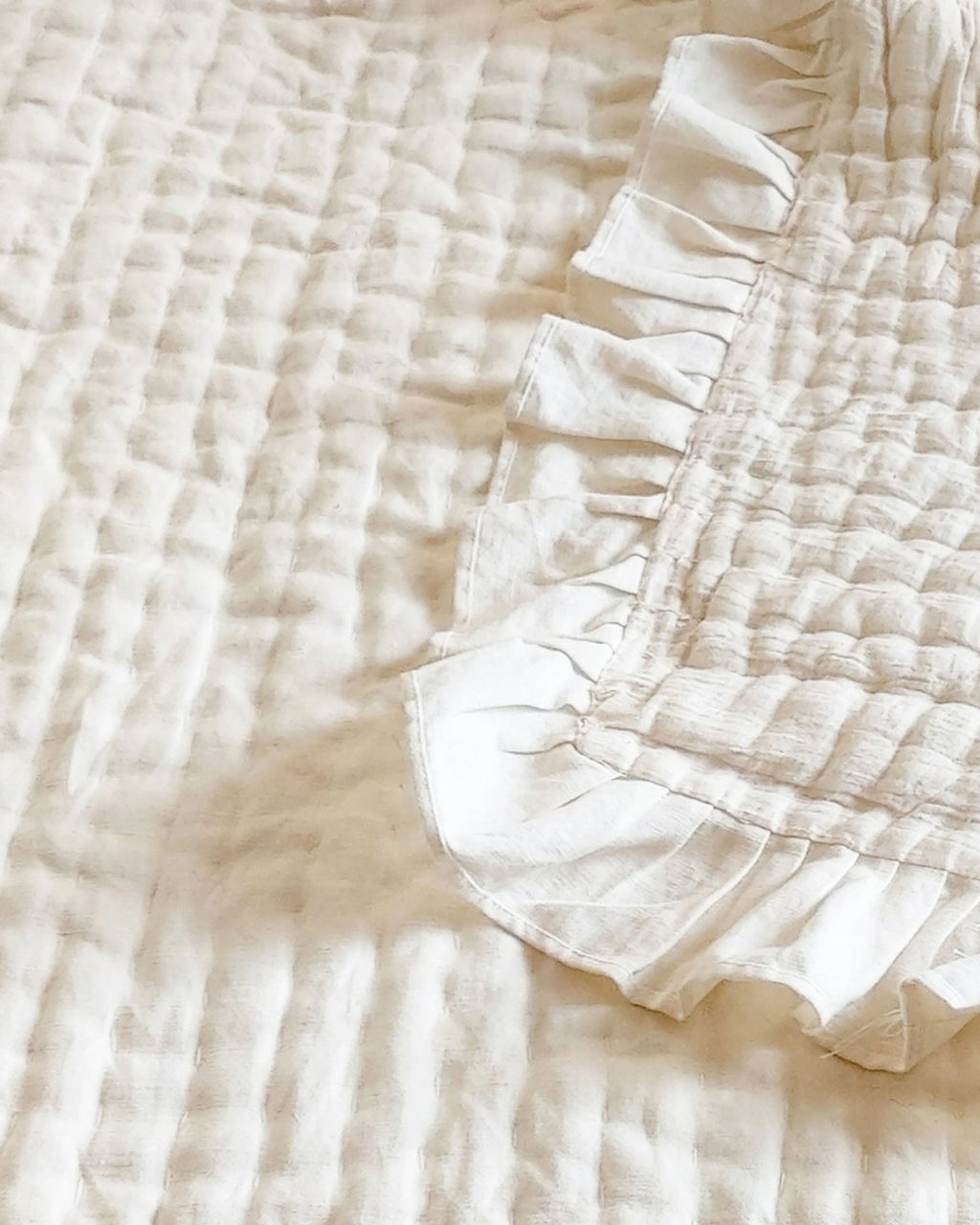 Linen Ruffle Queen Quilt