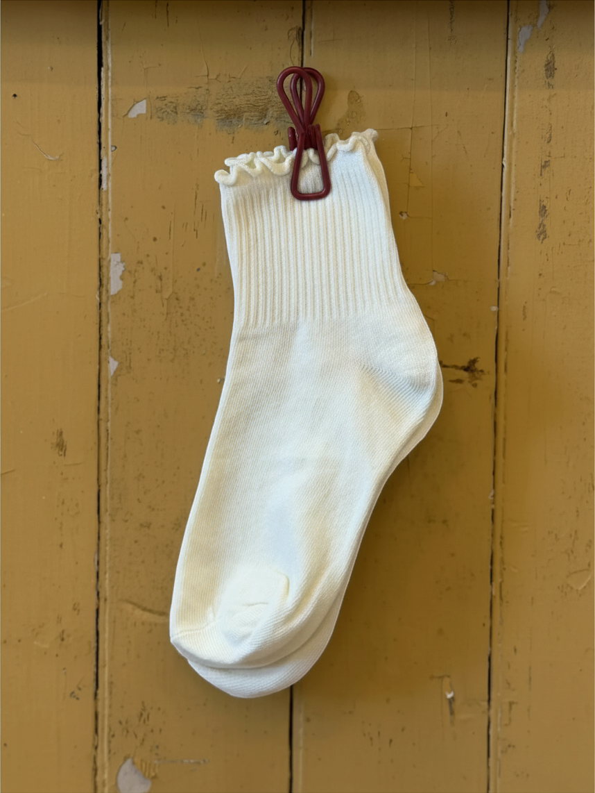 Flounce Simple Socks