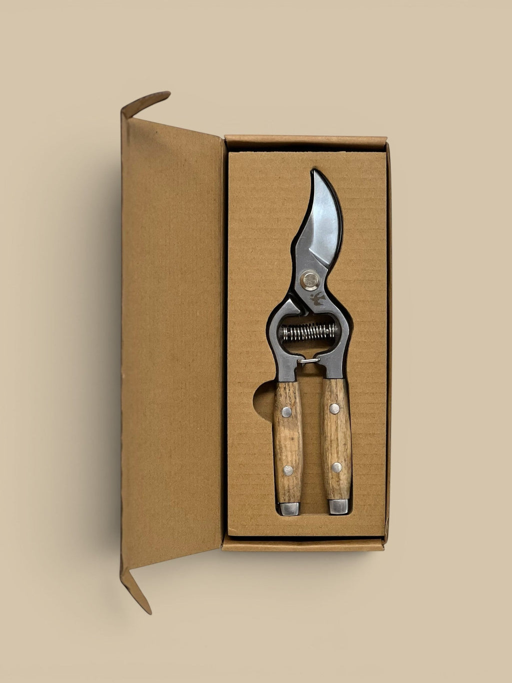Homestyle Collective Woodland Ash Secateurs with stainless steel blades and ergonomic ash wood handles, presented in a gift box.