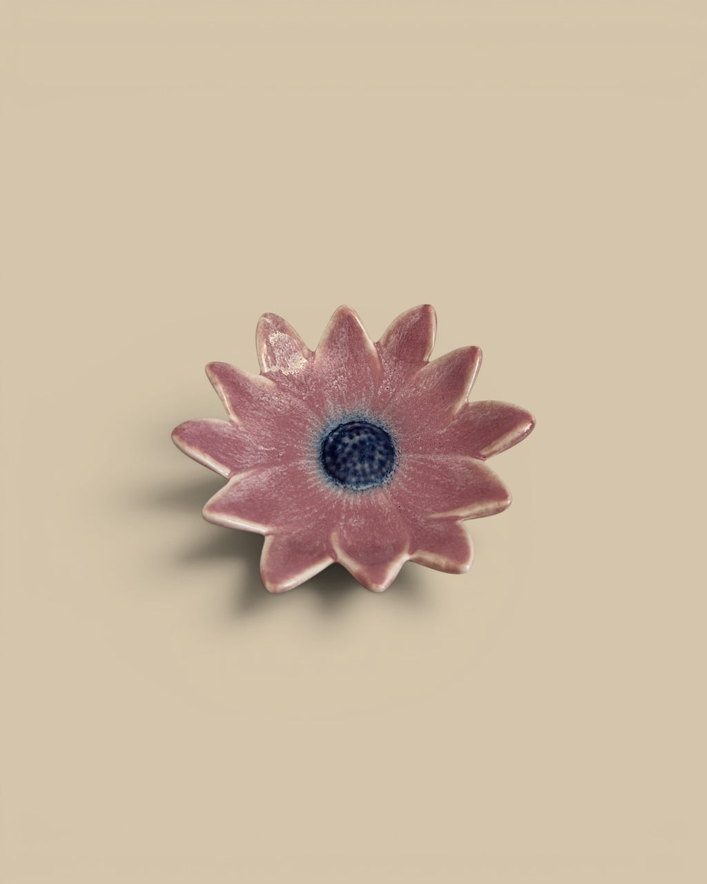 Homestyle Collective pink stoneware flower dish with blue center, 4.5" round.