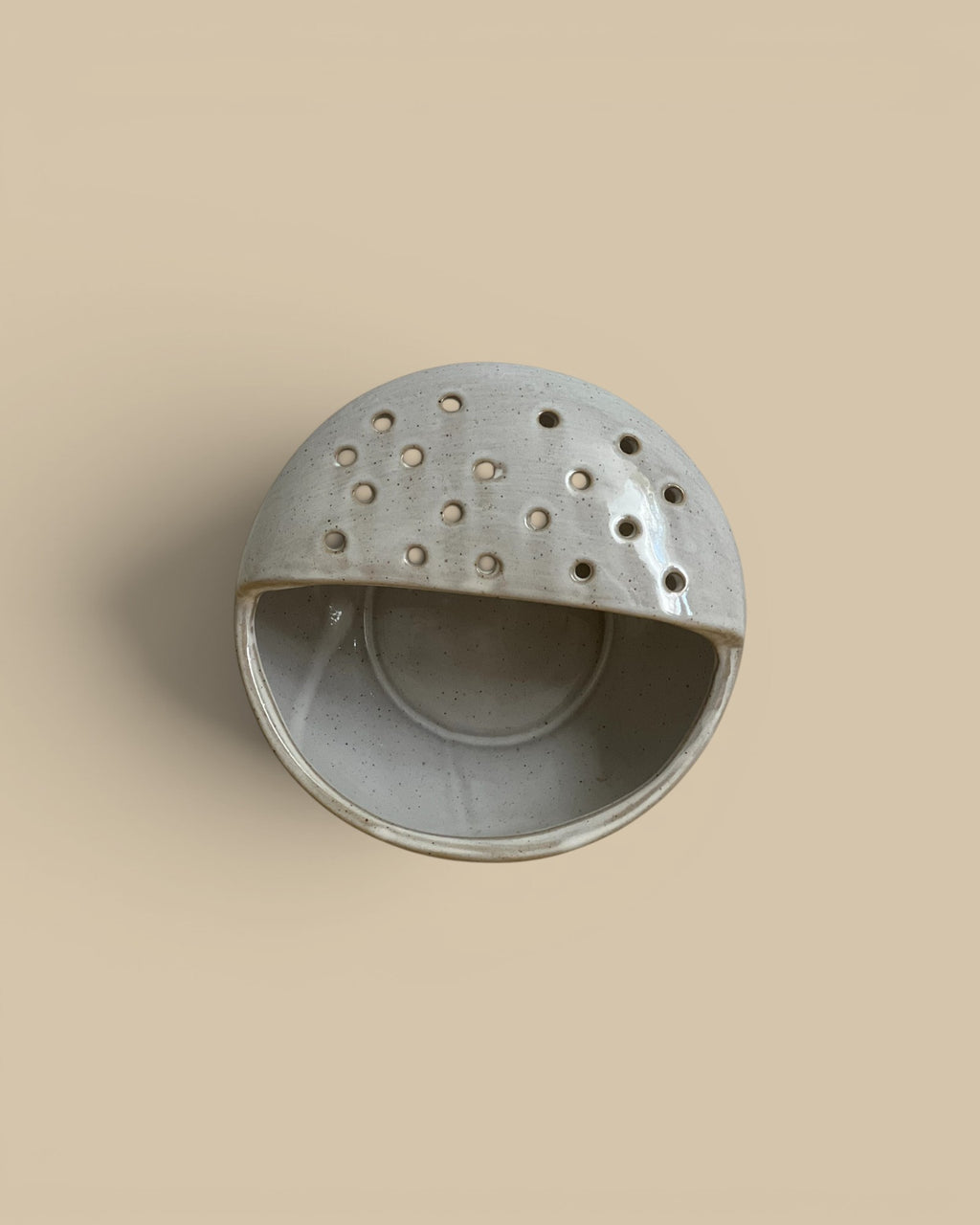 Homestyle Collective stoneware harvest rinse bowl in speckled cream with a perforated draining section.